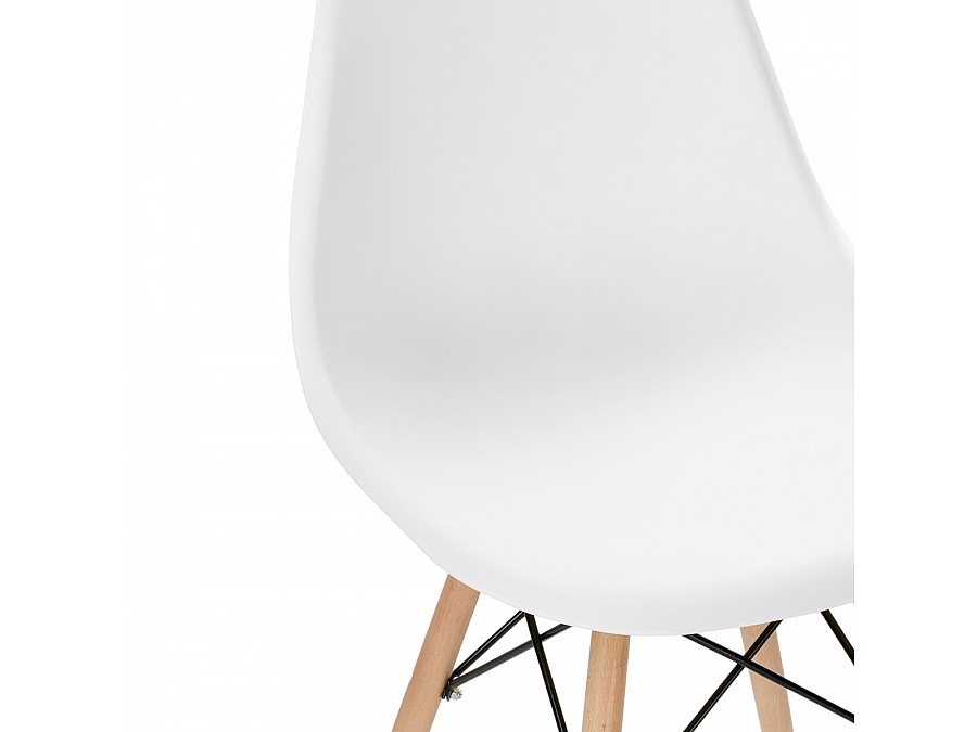 Пластиковый стул Eames PC-015 белый