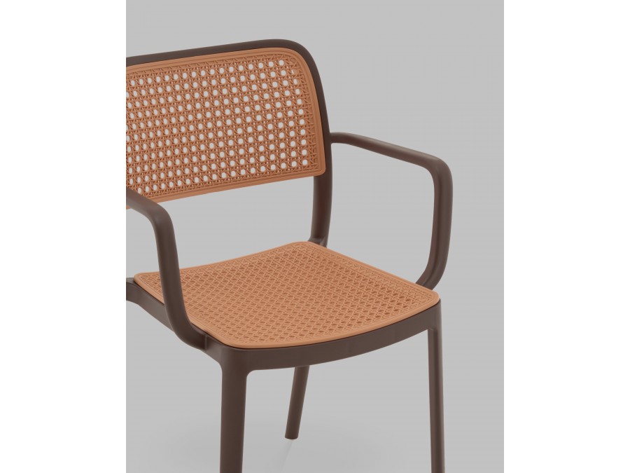 Стул Yona пластиковый с подлокотниками коричневый