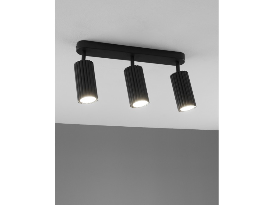 Спот Moderli V11775-3C Cora