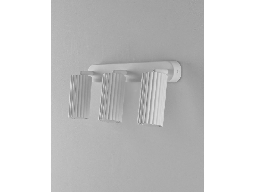 Спот Moderli V11776-3C Cora