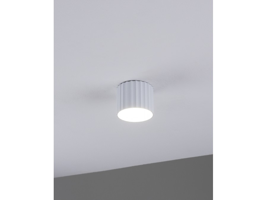 Спот Moderli V11884-1C Cora