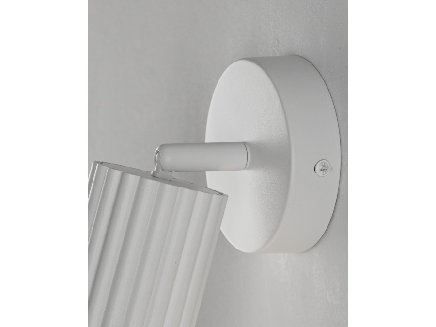 Спот Moderli V11772-1C Cora