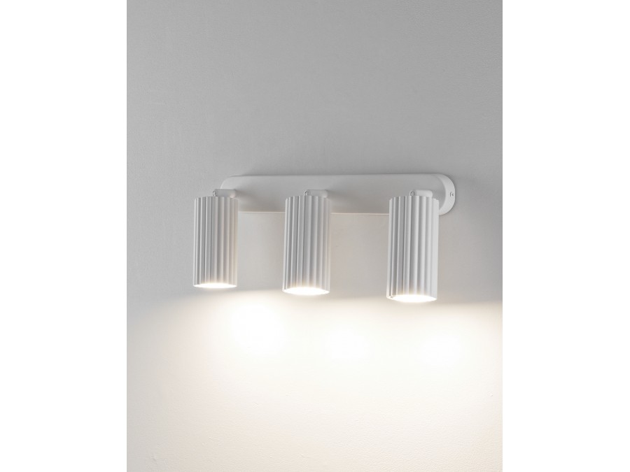 Спот Moderli V11776-3C Cora