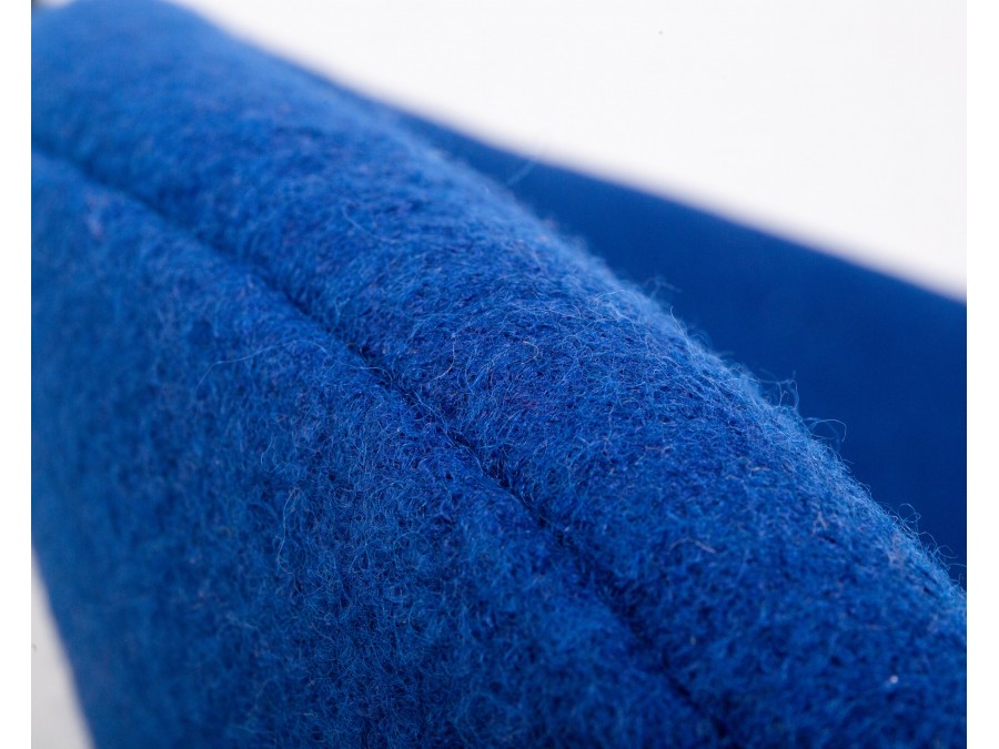 Кресло дизайнерское DOBRIN EMILY, синяя ткань AF6, золотое основание