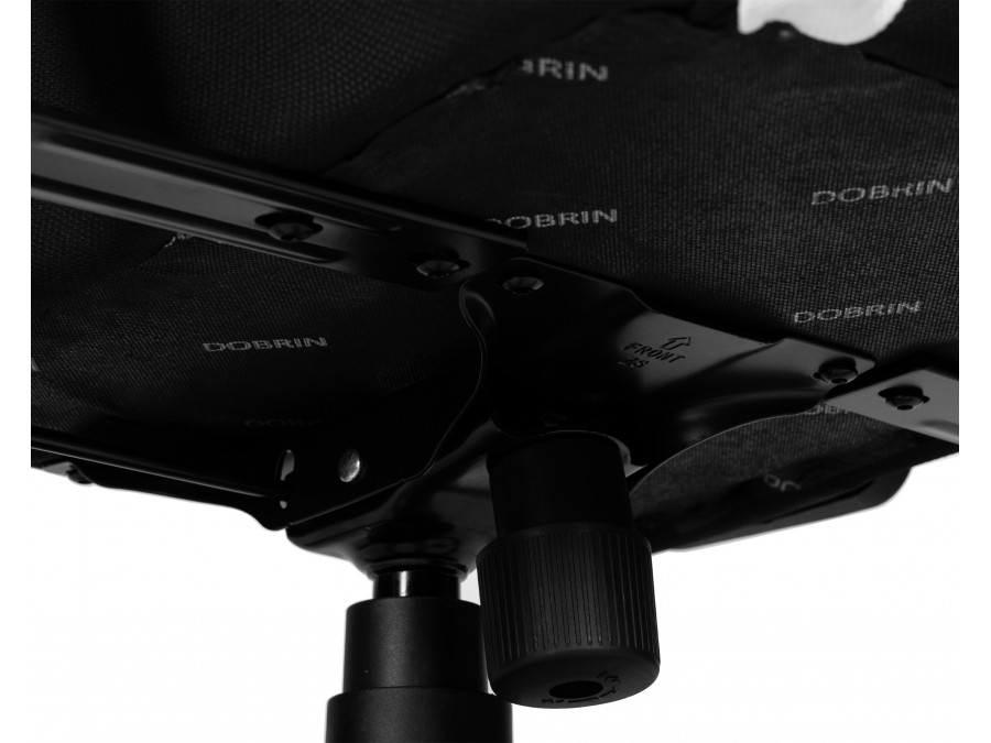 Кресло игровое DOBRIN DALLAS, черно-белый